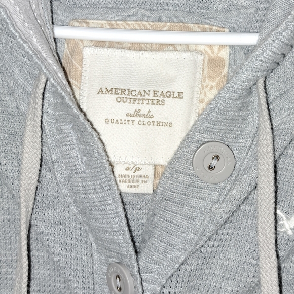 American Eagle gray cropped sweater - Picture 2 of 4